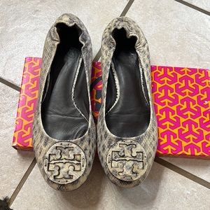 Tory Burch Reva-Met snake, print flat size 8.5